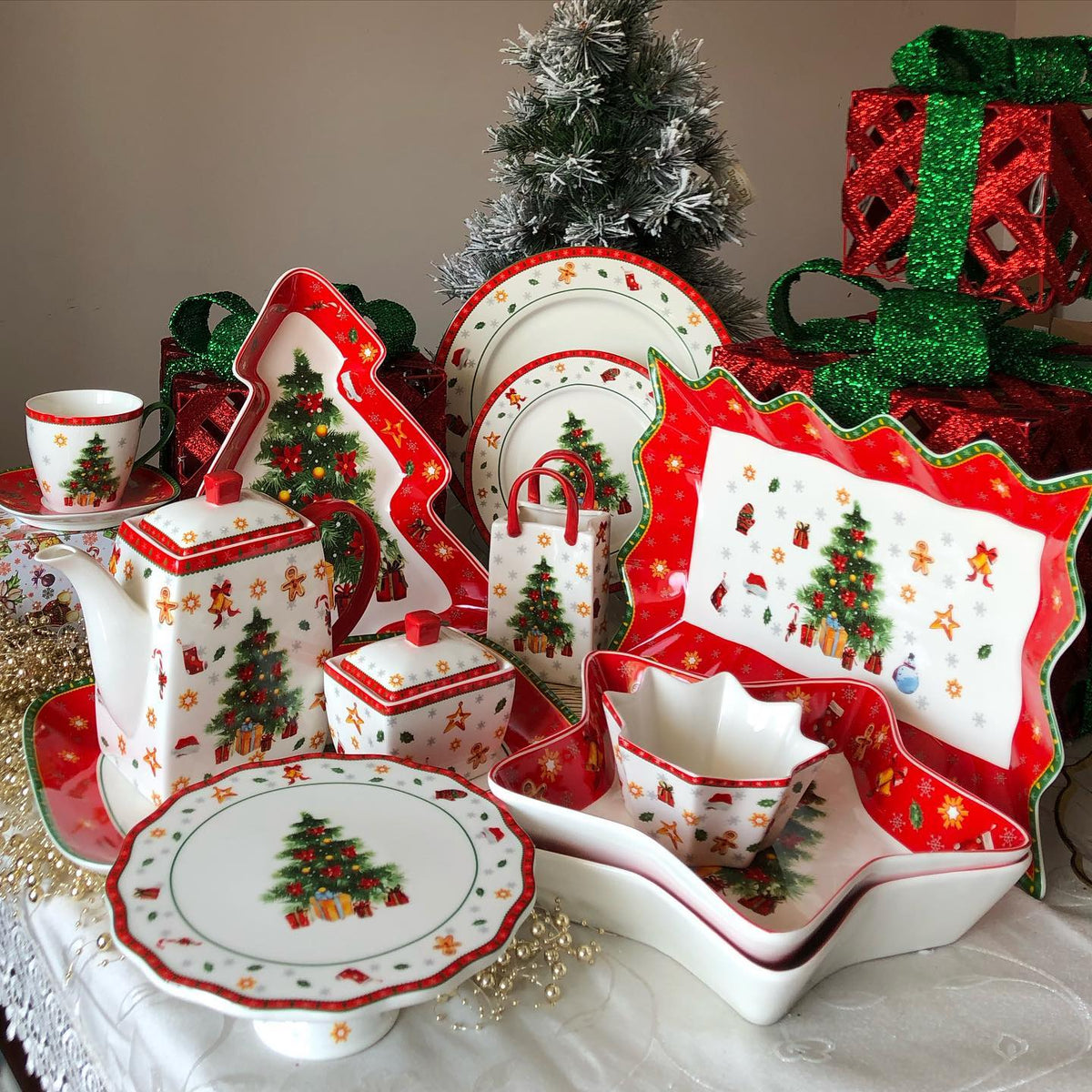 Conjunto de Porcelana Natalino com 14 Peças